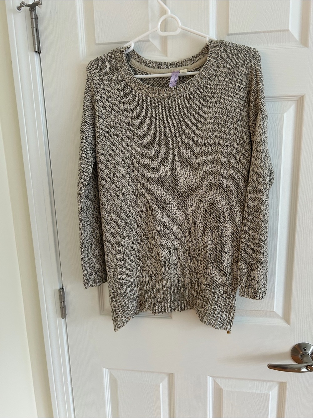 Francesca's Collections Marled Crewneck Sweater in Gray and Cream